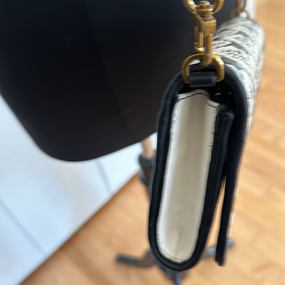 Tory Burch wallet on chain lesther bag - Picture 10 of 10